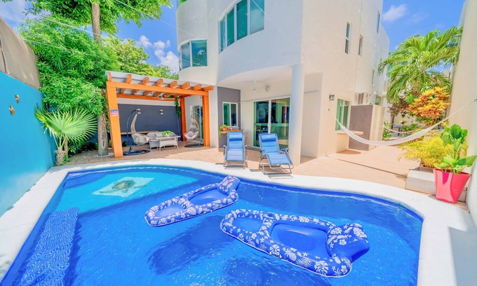 Downtown Cancun Villa | 5 Bedroom Villa w/Private Pool, Roof Garden, Amazing Location and Fast Wifi
