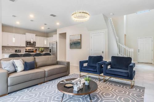 Davenport House | 5 Bedrooms4 Bathrooms Windsor Island 1860Sd