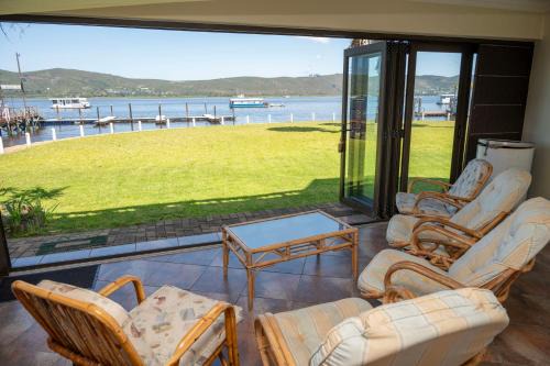 Knysna Central Apartment | 5 Laguna Grove on the water