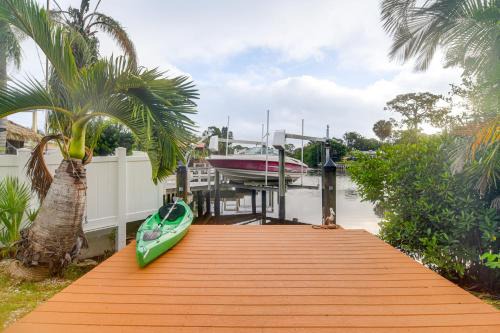 Shore Acres House | 5 Mi to Dtwn Pet-Friendly Home in St Petersburg!