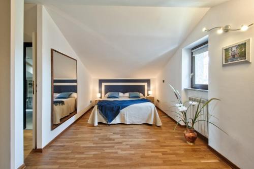 Collegno Apartment | 5 MIGLIA APARTMENT la mansarda a Collegno