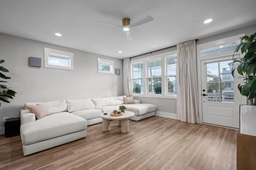 Wilmington Beach Apartment | 5 min walk to Beach Roof Patio Office Garage BBQ