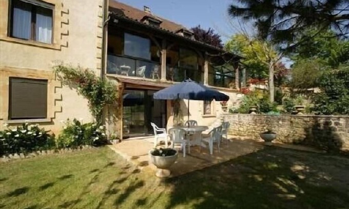 Sarlat-la-Caneda Apartment | 5 minutes from Sarlat. Country apartment for 4 to 5 people