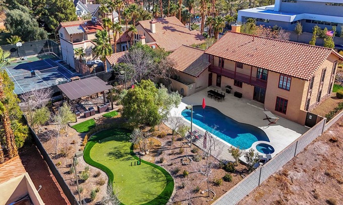 Enterprise Villa | 5-STARS 6BR 3.5 BTH BIG YARD Pool & hot tub