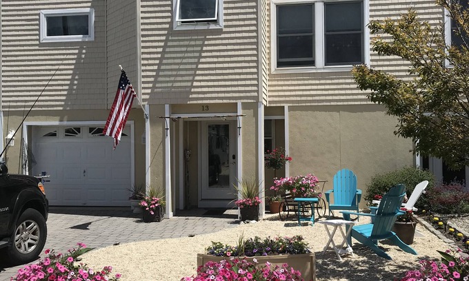 Holgate House | 5 STARS ! LBI BEACH RETREAT ! Text me 9144751235. PET FRIENDLY !