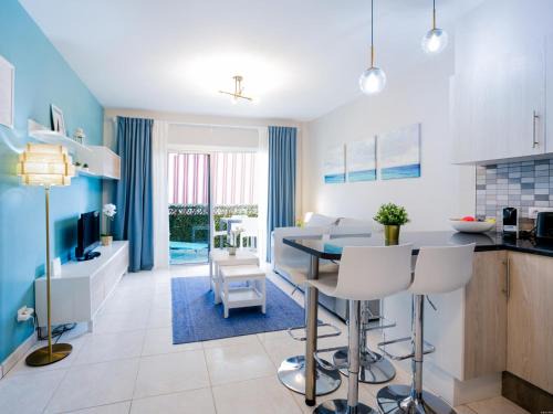 Los Cristianos Apartment | 504 Los Angeles Moderno con Vista al Océano
