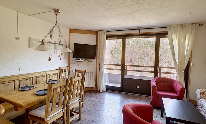 Saint-Jean-dʼAulps Apartment | 51 m² Apartment ∙ 3 bedrooms ∙ 6 guests