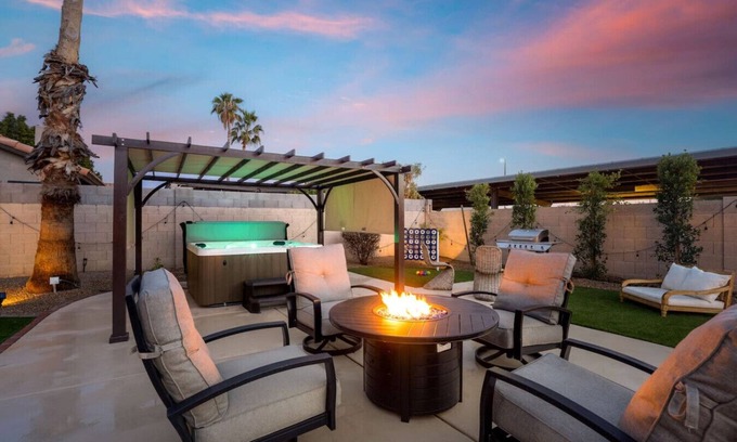 Arabian Crest House | 5335 E. Grovers Avenue