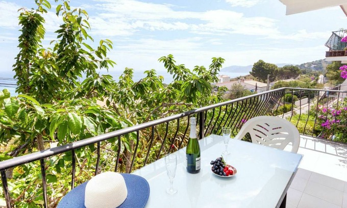 Llanca Apartment | 55 m² Apartment ∙ 2 bedrooms ∙ 5 guests