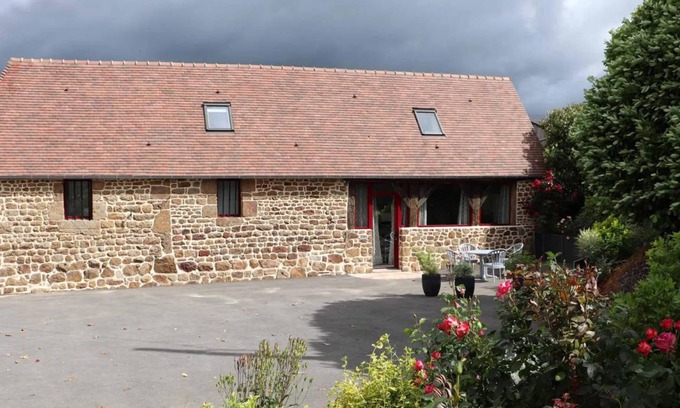 Saint-Mars-d'Egrenne House | 55 m² House ∙ 1 bedroom ∙ 5 guests