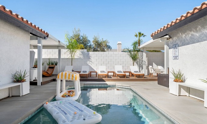 Bermuda Dunes House | 5bd Desert Oasis Sleeps 13. Cold Plunge, Heated Pool, Jacuzzi, Games, +Amenites