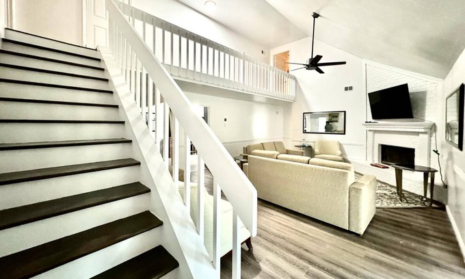 Walnut Grove House | 5BR 3 BA over 2,800 sq ft in the heart of Cordova