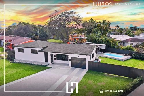 Miami Gardens House | 5BR Entertainer's Dream Pool, Courts & Game Room L38