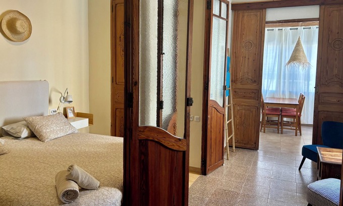 El Cabanyal Apartment | 5min to the beach, old fisherman's house, high-speed Wifi