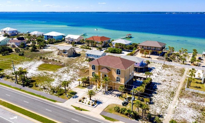 Toilla Segunda House | 6 Bedrooms 2 5 blocks from the beach with Gulf Views Sleeps 24 with Large Pool