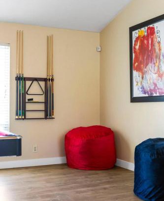 Las Vegas House | 6 Beds 3 Baths Pool BBQ Near the Strip
