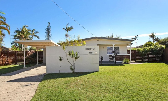 Marcoola House | 6 Botany Court Marcoola Beach - Pet Friendly 500 Bond