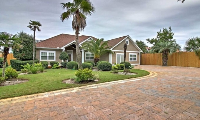 Miramar Beach House | 6 BR, Huge Pool/Jacuzzi, Movie Theater, Luxurious Yard, Discounted Golf Cart