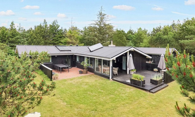 Bratten Strand House | 6 person holiday home in Jerup-By Traum