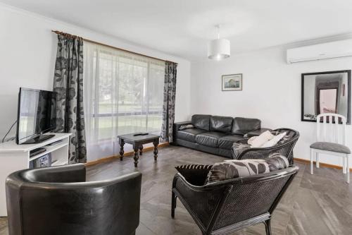 Encounter Bay House | 6 Simpson Rd Encounter Bay - No Linen Included