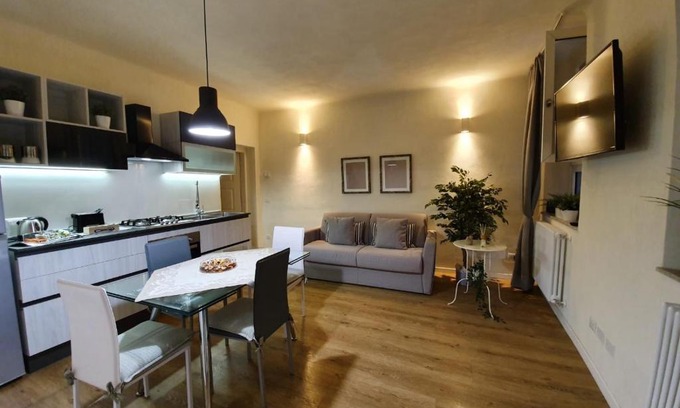 Lucca Historical Center Apartment | 6 Via della Rosa