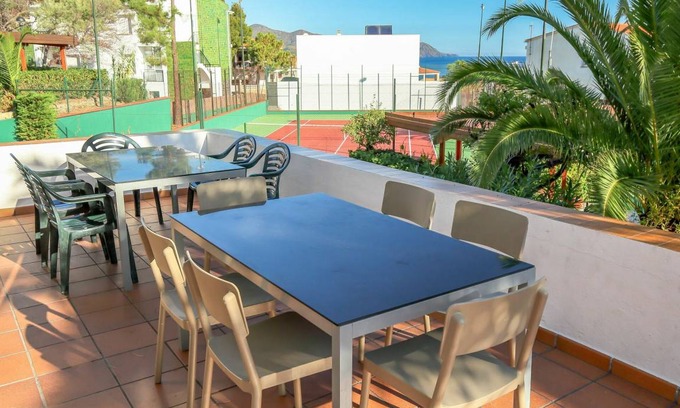 Llanca Apartment | 60 m² Apartment ∙ 3 bedrooms ∙ 7 guests