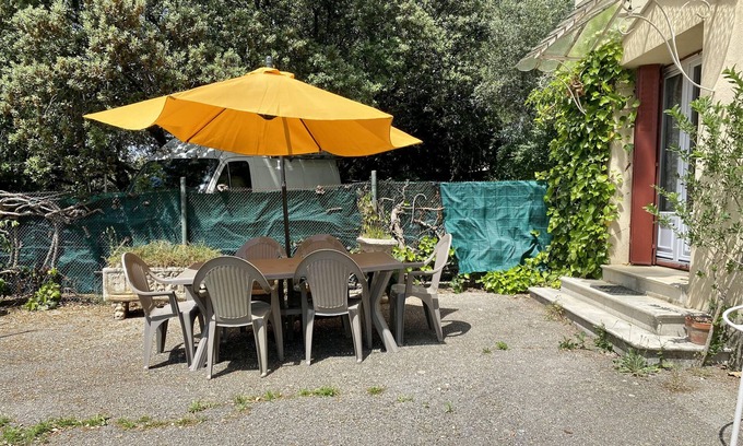 Vezenobres Apartment | 60 m² F3 ground floor apartment in a hillside villa
