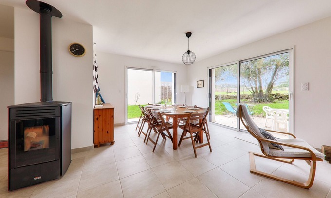 Saint-Pierre-Quiberon Ski Chalet | 600m from the beach, house for 8 with garden