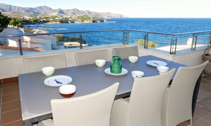 Llanca Apartment | 62 m² Apartment ∙ 2 bedrooms ∙ 6 guests