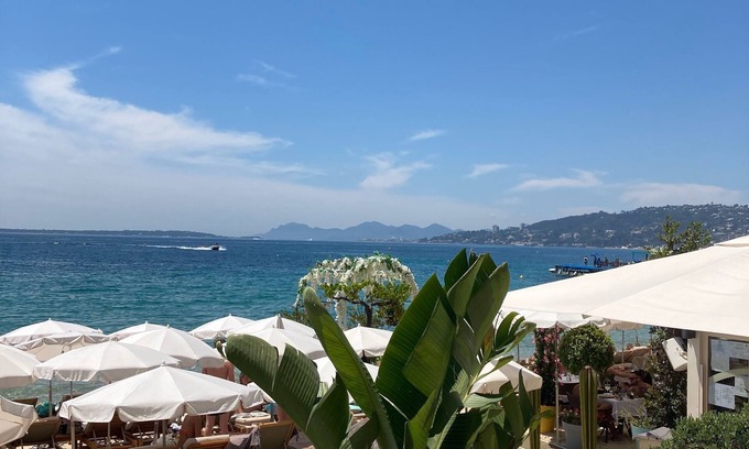Juan-les-Pins Apartment | 64 m2 2 bedrooms 3 minutes walk from the beach, quiet, air conditioning and WiFi