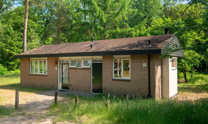 Eerbeek House | 65 m² Bungalow ∙ 4 bedrooms ∙ 8 guests