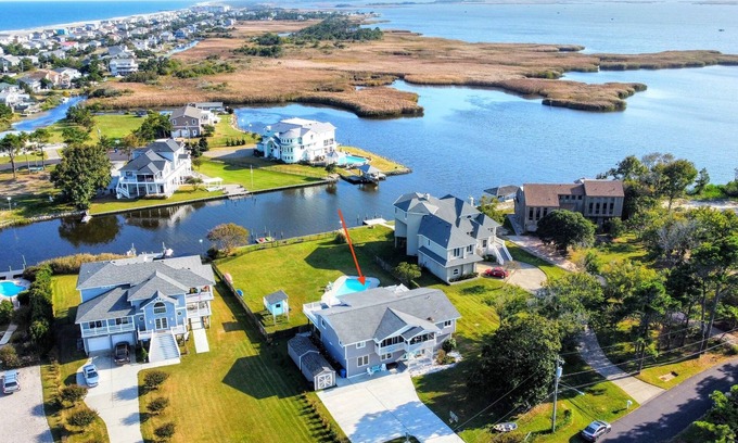 Sandbridge House | 6BR Bayside/steps2beach, hottub EVcharger, 2Kings