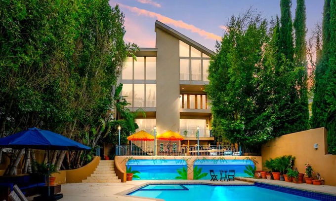 Sherman Oaks Villa | 6BR/Music Studio/Pool/Spa/Games/Sauna