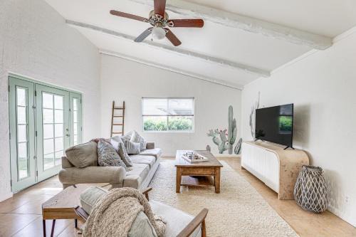 Fairway Gardens Townhouses House | 7 Mi to ASU Family Retreat with Pool Access