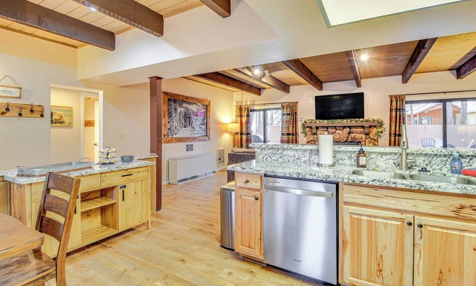 Pinetop Apartment | 7 Mi to Rainbow Lake: Pinetop Condo w/Patio!