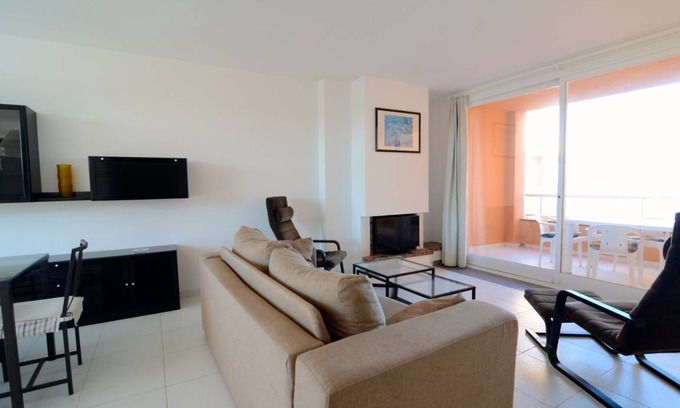 Pals Apartment | 73 m² Apartment ∙ 2 bedrooms ∙ 4 guests