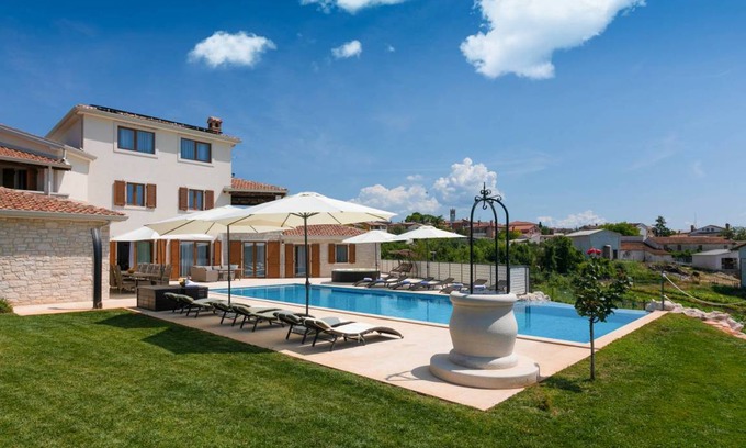 Nova Vas Villa | 750 m² Villa ∙ 6 bedrooms ∙ 14 guests