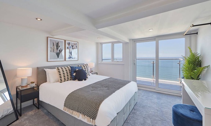West Cliff Apartment | 76 m² Apartment ∙ 3 bedrooms ∙ 5 guests