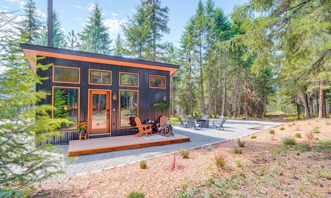 Athol Apartment | 8 Mi to Farragut State Park: Wooded Cabin Escape!