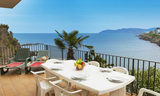 Llanca Apartment | 80 m² Apartment ∙ 3 bedrooms ∙ 7 guests