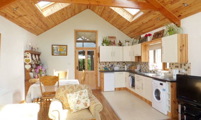 Lismore Cottage | 80 NEW STREET, pet friendly in Lismore, County Waterford