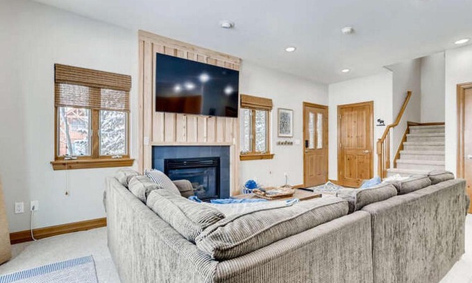 The Highlands Apartment | 87 Highland Greens by Book by Owner