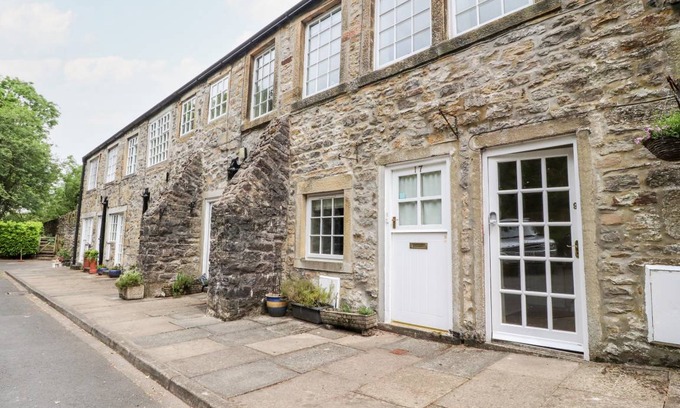 Airton Cottage | 9 Riverside Walk