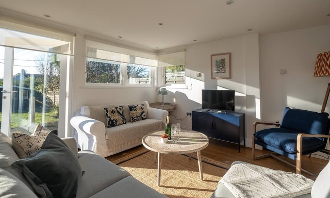 Thorpeness Cottage | 9 Uplands - sleeps 7 guests in 4 bedrooms