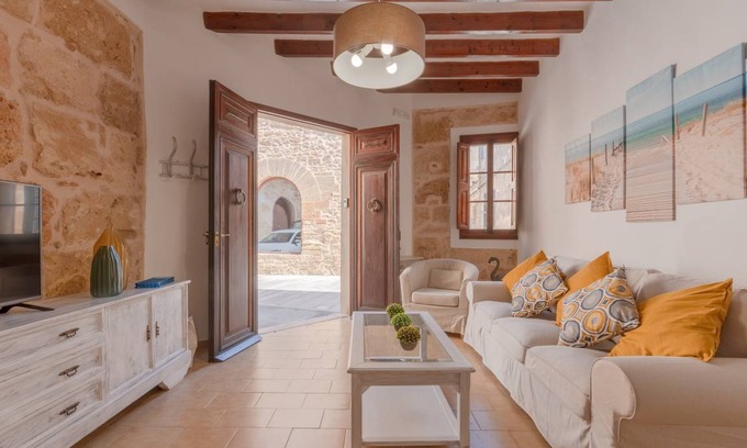 Old Town Alcudia House | 90 m² House ∙ 2 bedrooms ∙ 4 guests