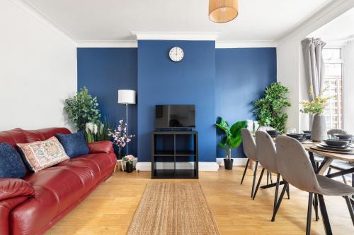 Dollis Hill House | 9RA - 4BD House - Wembley Views