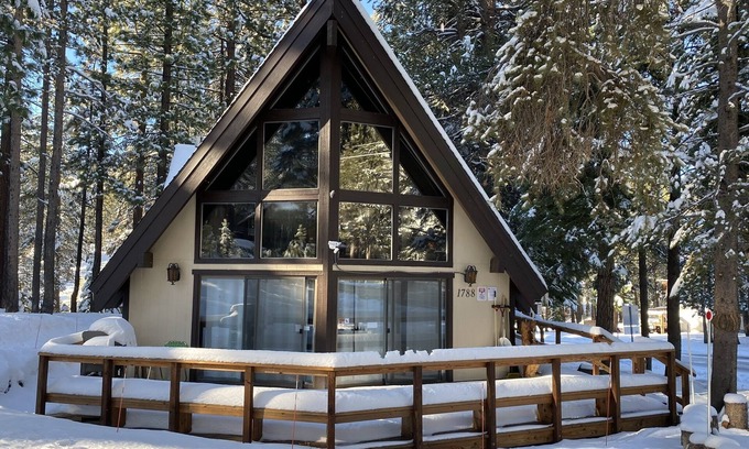 Tahoe Paradise Ski Chalet | A- f ra me