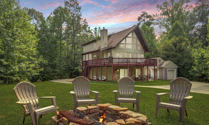 Mineral House | A-Frame of Mind- Cozy Home, Community Swimming Pool, Boat Slip, and More!