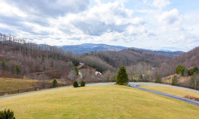 Boone House | A Glowing View