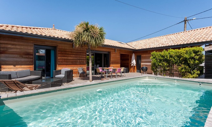 Carcans Plage Villa | A house with private, heated pool in Carcans Plage 50 m away from the beach